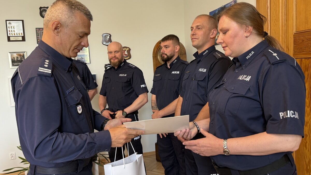 Sukces policjantów na Mistrzostwach Służb Mundurowych w pływaniu. asp. Beata Łukomska – KPP Łobez/KP Resko w najlepszym zespole