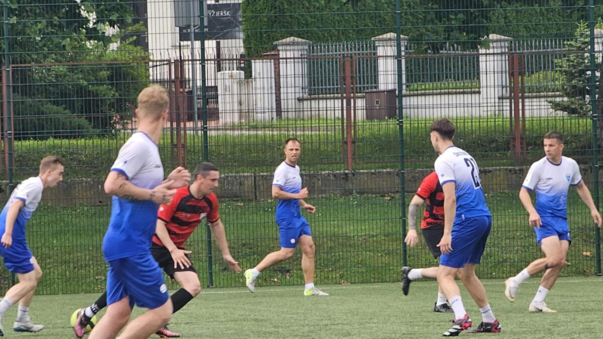 Światowid 63 Łobez triumfuje w sparingu z Wichrem Brojce! Krawętek z hat-trickiem