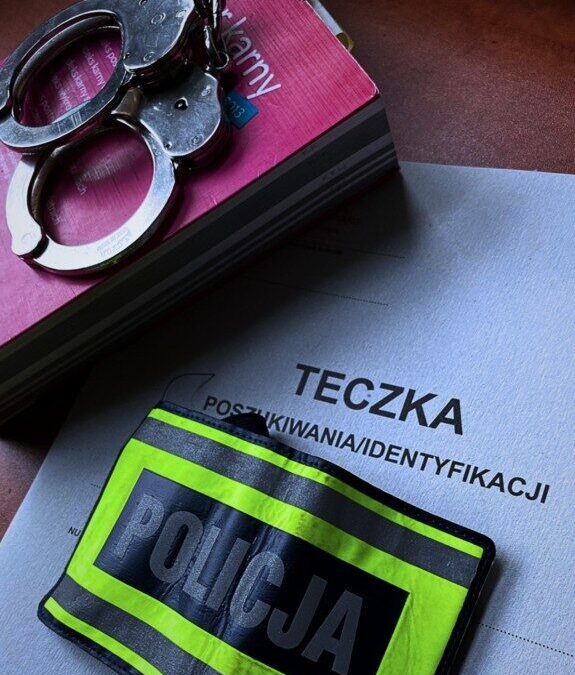 Czujność po służbie: Policjanci z Węgorzyna zatrzymali poszukiwanego