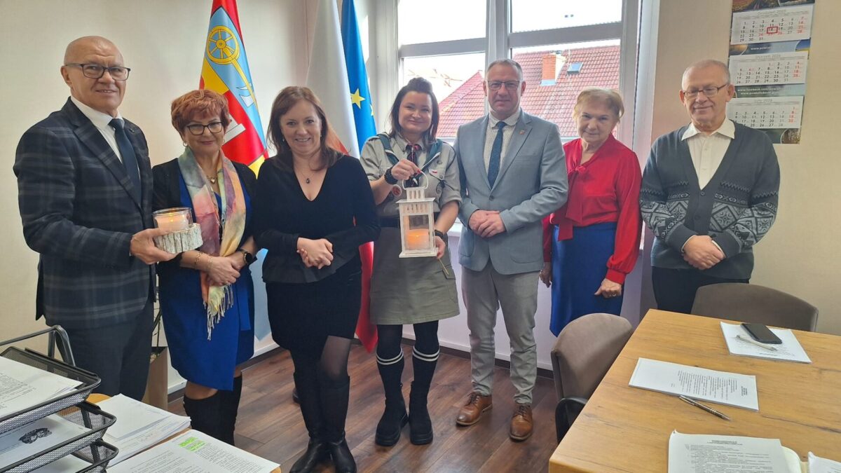 Betlejemskie Światełko Pokoju w Łobzie – symbol nadziei i braterstwa