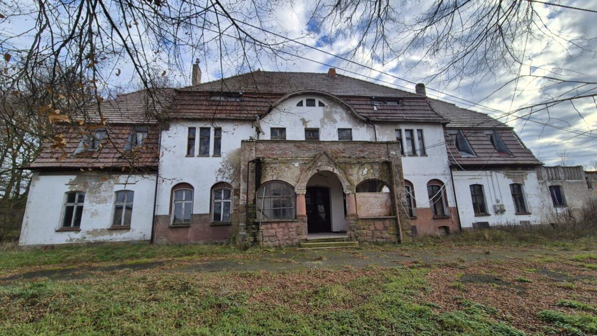 Przyszłość pałacu w Wojtaszycach – nowe perspektywy po spotkaniu władz