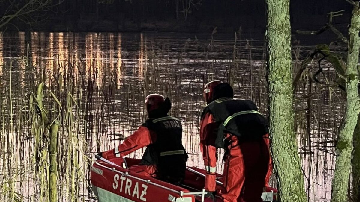 Skuteczna akcja ratunkowa łabędzia na jeziorze Dłusko