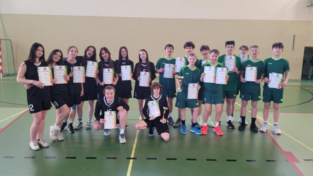 Triumf młodych koszykarzy ze Szkoły Podstawowej nr 3 w Łobzie