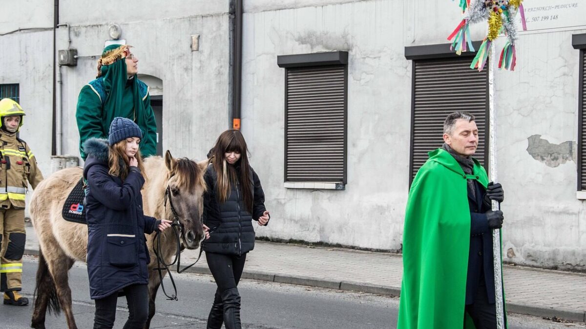 Orszak Trzech Króli – ożywiona tradycja polskich ulic
