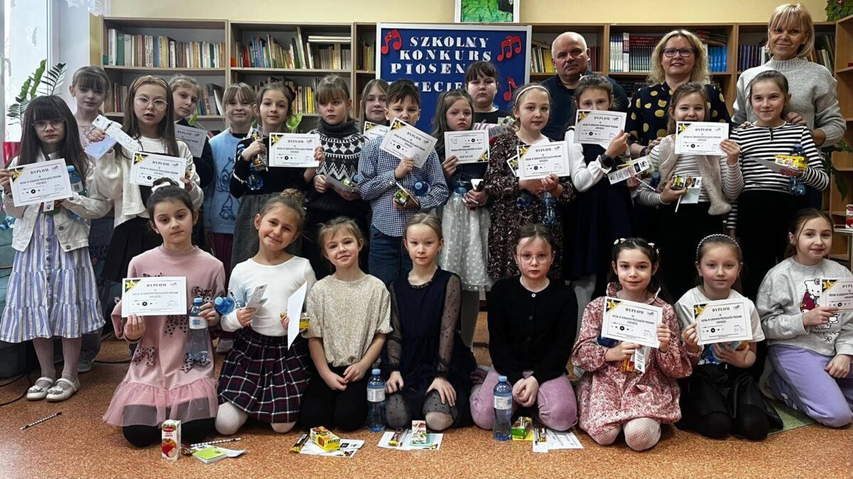 Młode talenty na muzycznej scenie – szkolne eliminacje przeglądu piosenki w Łobzie