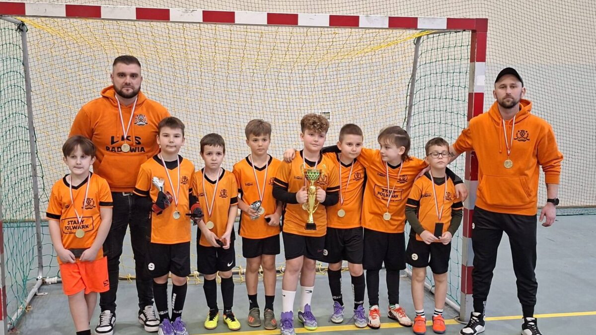 Mały wielki sukces! Młodzi piłkarze Radowii na podium