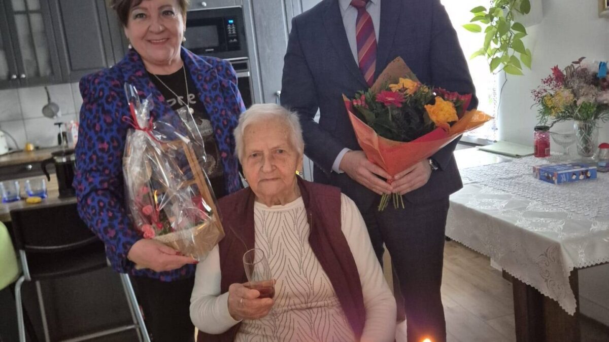 Stuletnia mieszkanka Węgorzyna świętuje kolejne urodziny urodziny