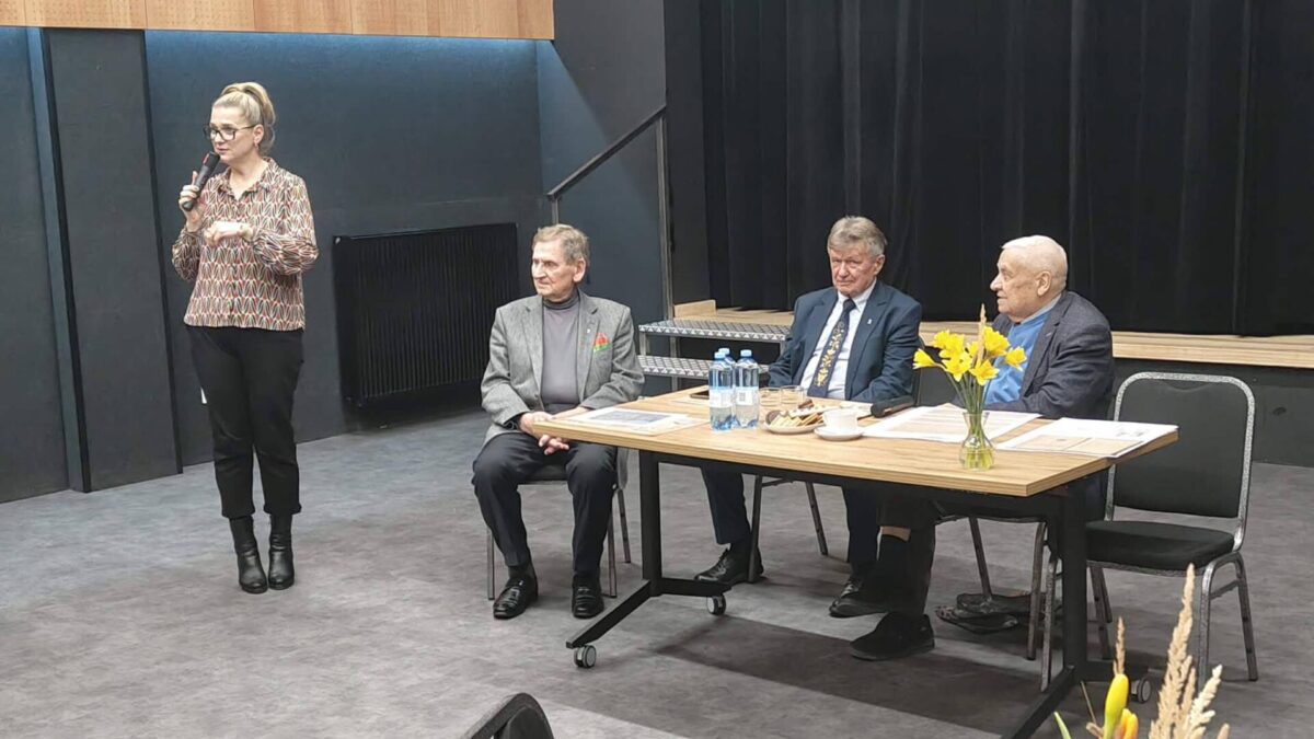 Otwarcie wystawy o historii Pomorza Zachodniego i Kaszubach w Centrum Kultury Sportu i Rekreacji w Resku