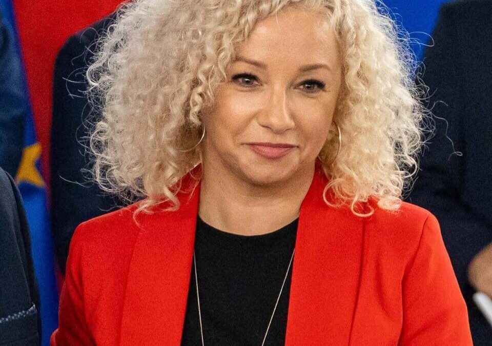 Odwołanie urzędniczki w okresie macierzyńskim – dylematy polityki równościowej Katarzyny Kotuli