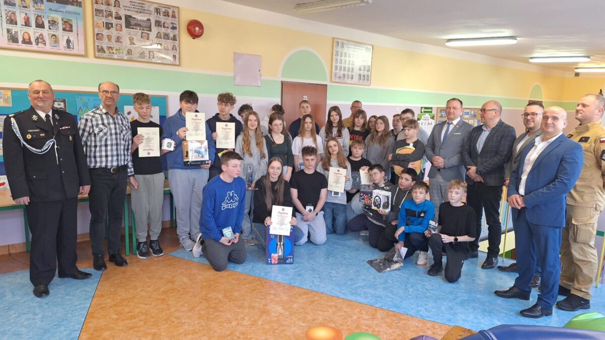 Łobeska młodzież w rywalizacji wiedzy pożarniczej – eliminacje ogólnopolskiego turnieju