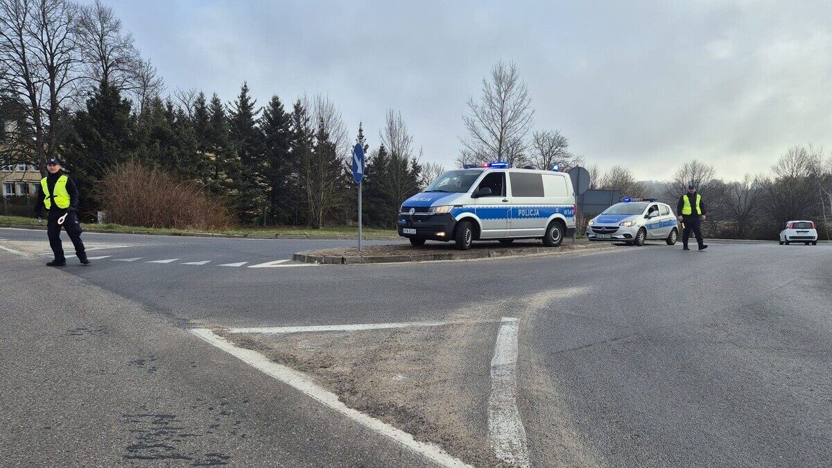 Policja w Łobzie przeprowadziła blisko 1000 kontroli w ramach akcji “Alkohol i Narkotyki” — wszyscy kierujący byli trzeźwi