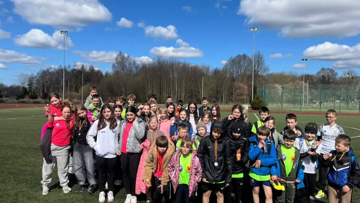 Resko biegową stolicą powiatu: emocje, medale i młode talenty na trasach biegu przełajowego